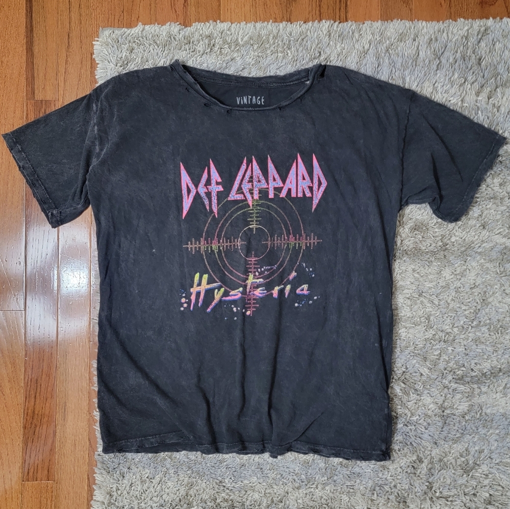 Vintage distressed def leppard tshirt